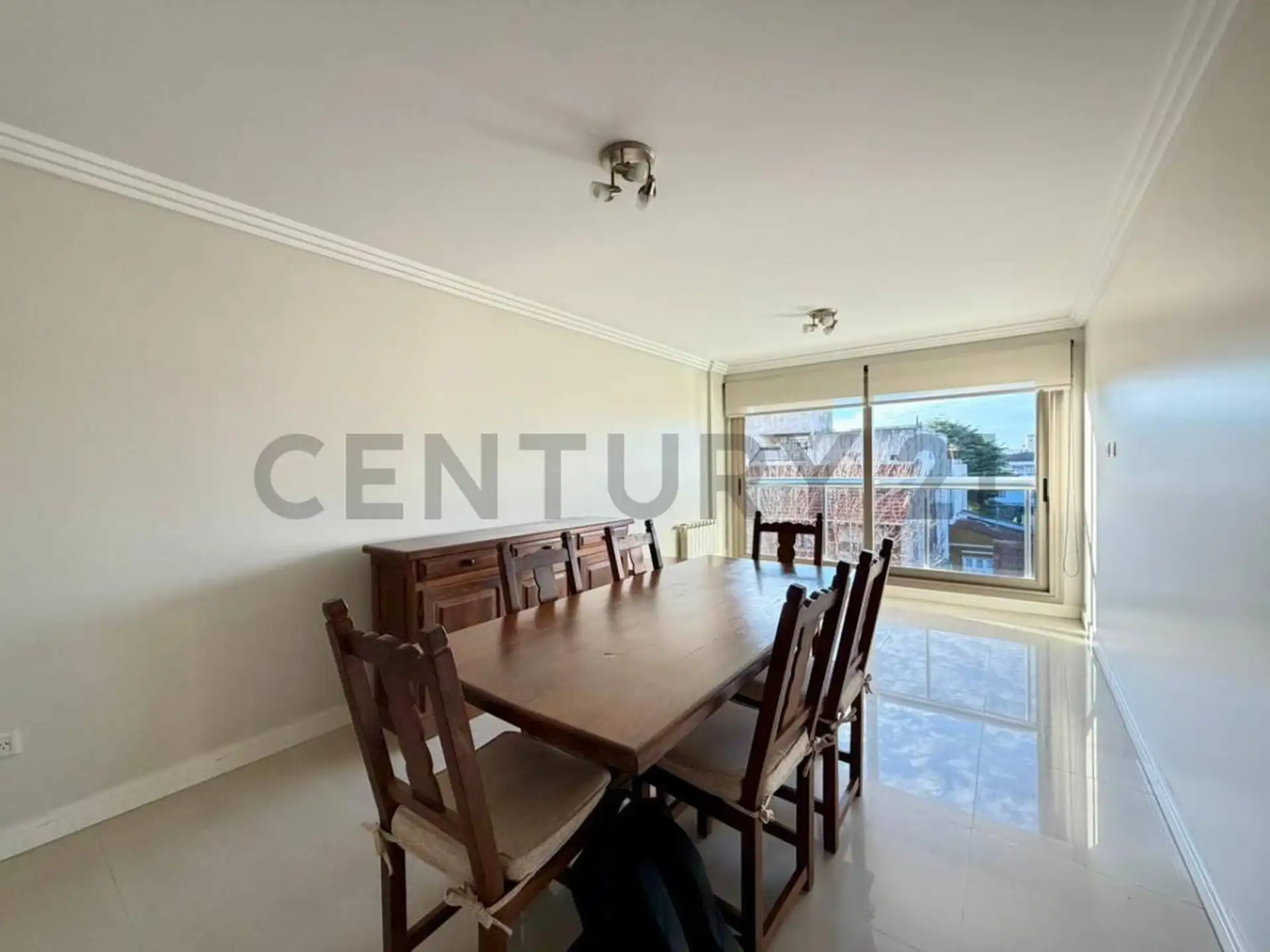 Semipiso 2 amb, 58m² con cochera y baulera — Edificio Delfi VI