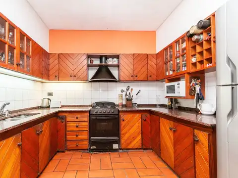 Casa 5 ambientes con 2 baños