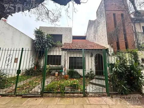 Casa en venta  lote propio jardín 5 ambientes a refaccionar Olivos