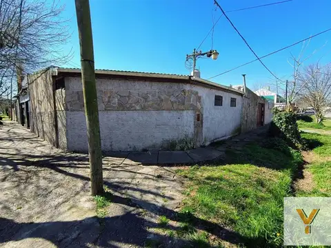 Casa en venta - 3 Dormitorios 1 Baño - La Plata