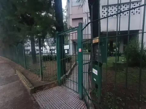 Departamento de 4 ambientes con Cochera