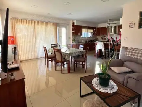 Calle 137, Hudson, Partido de Berazategui, Buenos Aires, 1885, Argentina , Piso 1