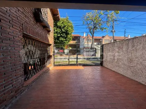 Casa 7 ambientes con 3 baños