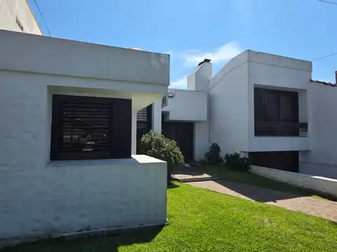 Casa en Venta en Adrogue, USD 260.000