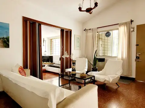 Casa 8 ambientes con 2 baños