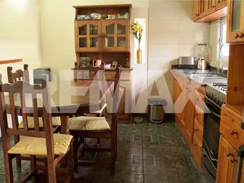 Casa 8 ambientes con 3 baños