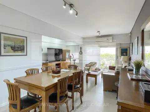 Cordoba  al 2500, entre Ricardo gutierrez y entre rios