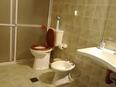 Casa 5 ambientes con 1 baño