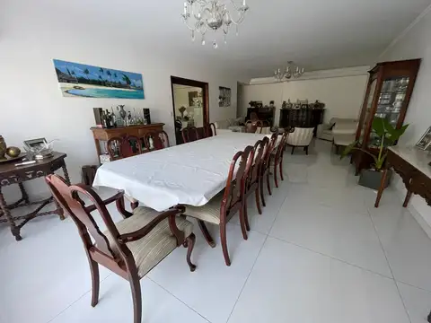 Casa 6 ambientes con 5 baños