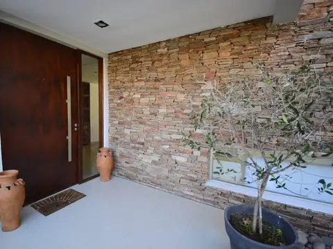 Casa 6 ambientes con 3 baños