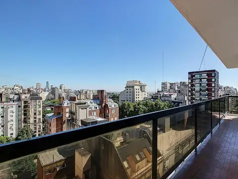 Piso alto, 3 ambientes con cochera en Recoleta. Balcón. Seguridad 24hs