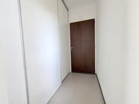 Departamento en alquiler:1 Amb. Frte. Balcón. Coc y baño. Edif. Pileta, Gym