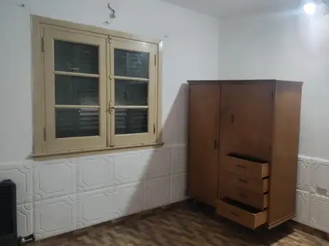 Alquiler Casa de 3 Ambientes con Patio.