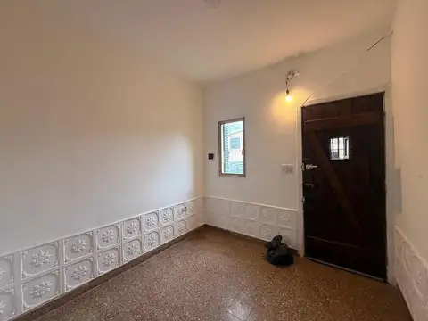 Alquiler Casa de 3 Ambientes con Patio.