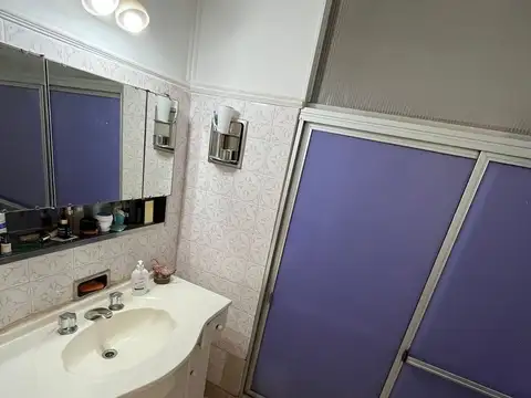 SE VENDE CASA Y LOCAL COMERCIAL C/PATIO Y PILETA