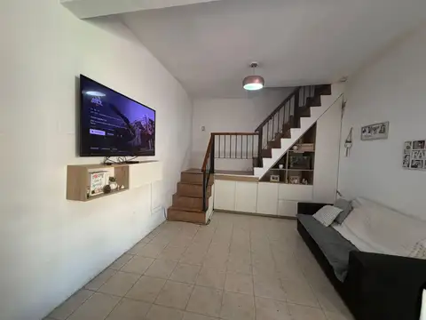 Depto Tipo Casa 4 ambientes con 2 baños