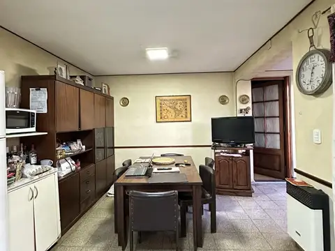 Casa 10 ambientes con 3 baños