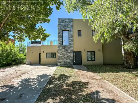 Casa en venta sobre lote interno en Haras Santa María barrio Eucaliptos