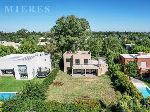 Casa en venta sobre lote interno en barrio Eucaliptos Haras Santa María
