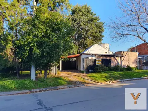 Casa en venta - 3 Dormitorios 3 Baños - 200Mts2 - Monte Grande