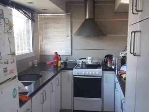 Carlos Leuman e/ Alsina  y Las Heras