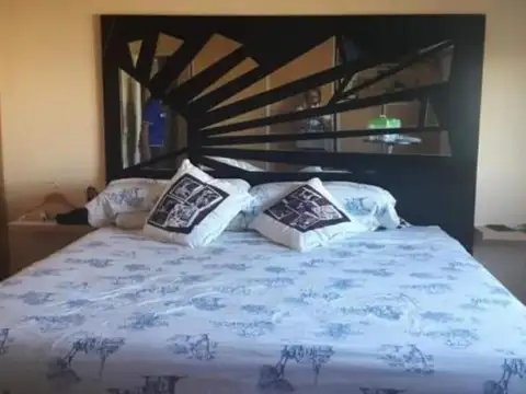 Casa en venta - 4 Dormitorios 3 Baños - Bahía Blanca