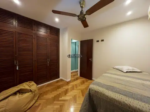 Casa en Venta con 8 cocheras