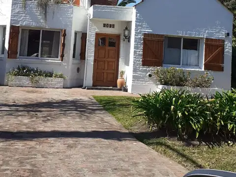 Casa en Country Banco Provincia – 3 Dormitorios, Pileta y Galería