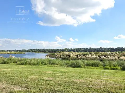 Lote al río en venta, amarra propia, Barrio Náutico El Naudir, Escobar