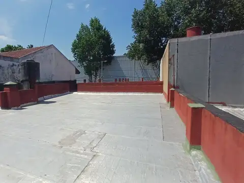 Casa 4 ambientes con 1 baño