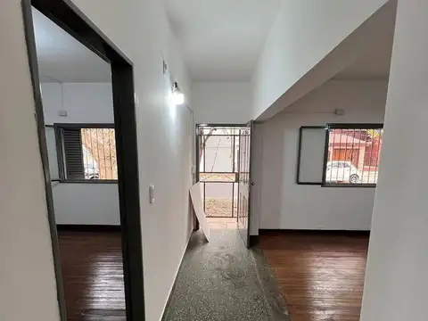Casa 2 ambientes con 1 baño