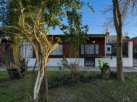 CASA 2 DORMITORIOS EXCELENTE UBICACIÓN