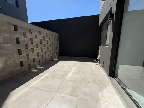 Departamento a estrenar en venta. Monoambiente con patio. Parrillas y Solarium.