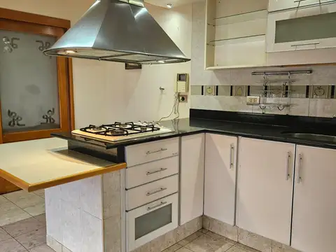 Casa 7 ambientes con 3 baños