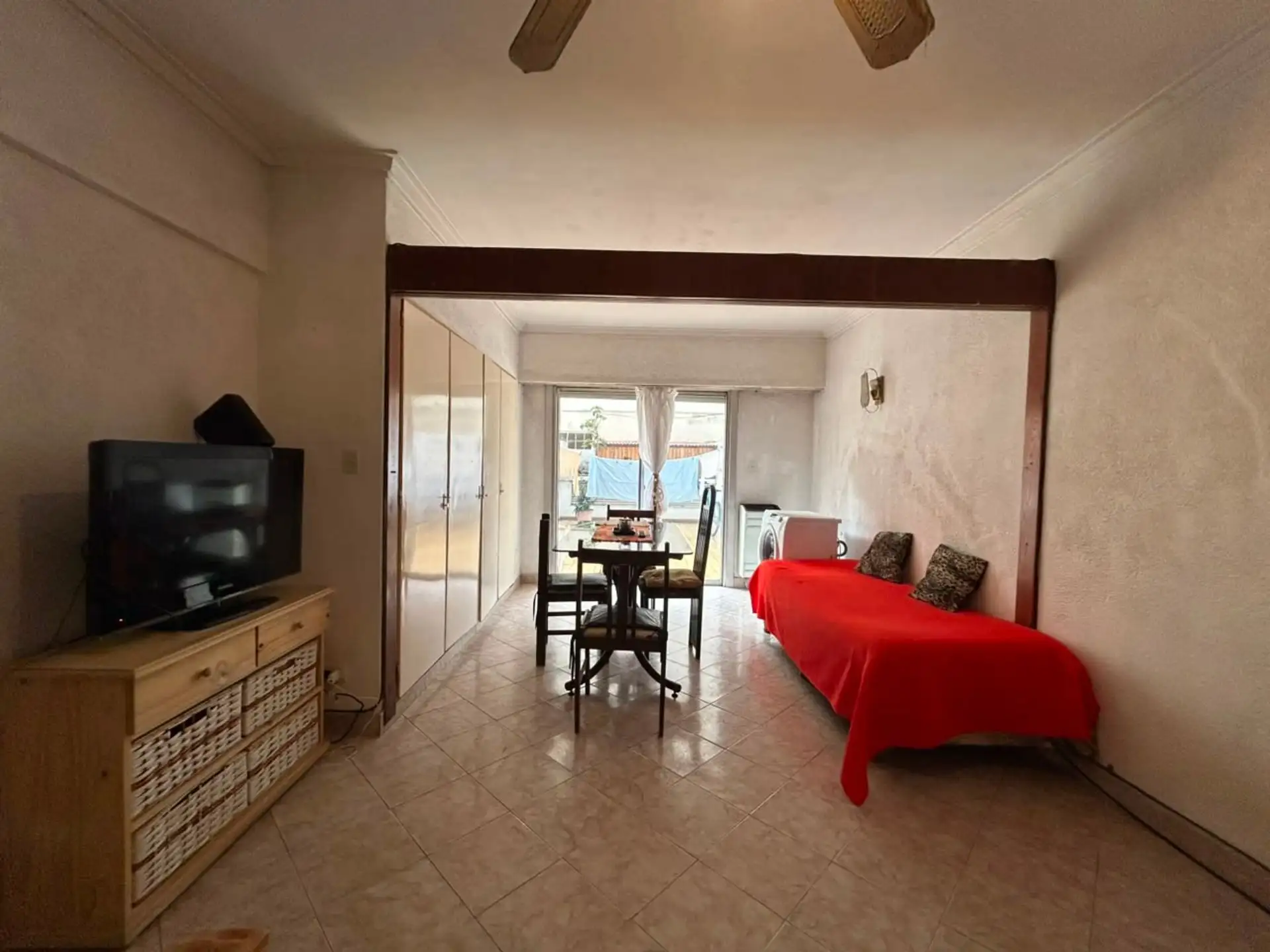 Venta monoambiente con patio Maral 33