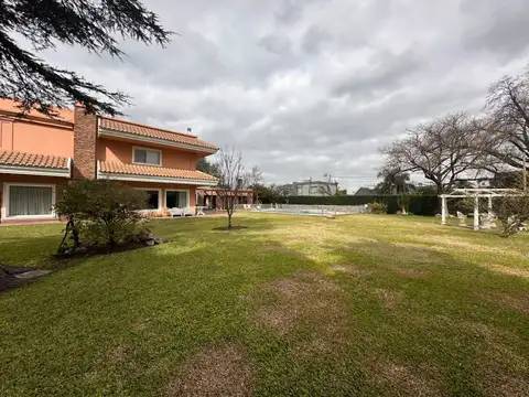 Casa 5 ambientes con 3 baños