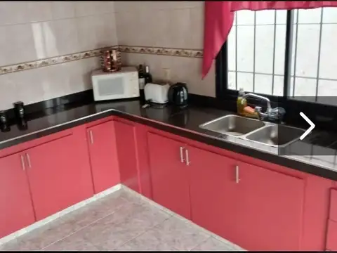 CASA DE 4 AMBIENTES CON PILETA