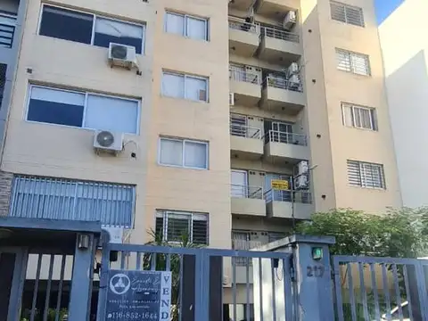 Departamento de 2 ambiente con balcon al frente y cochera muy luminoso !!!!