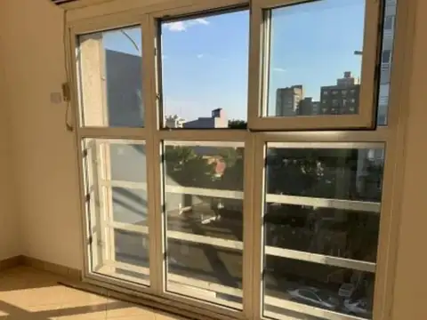 Adg. Alquiler monoambiente apto profesional con cochera