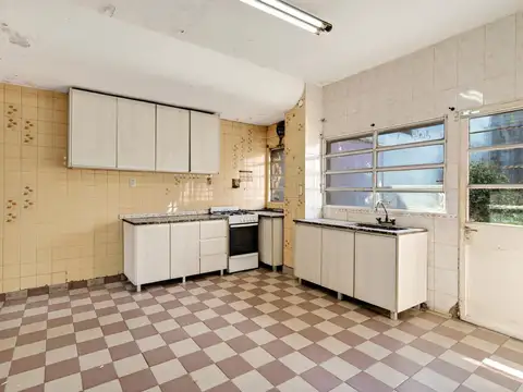 Casa 5 ambientes con 2 baños