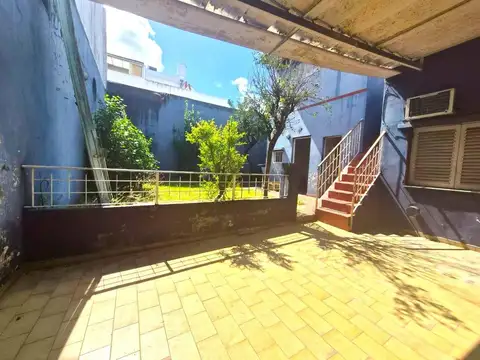 VENTA APTA CRÉDITO CASA 5 AMBIENTES CON JARDÍN VILLA REAL