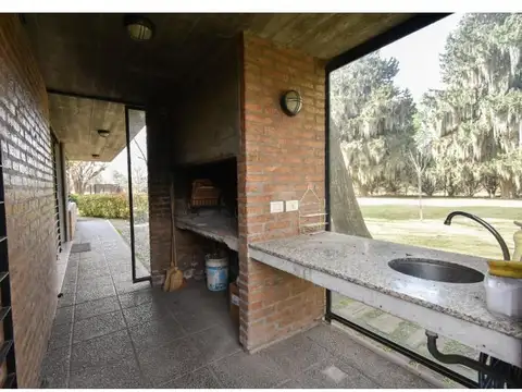 Casa en Venta con 4 cocheras