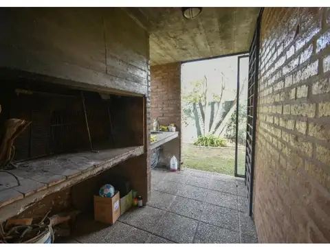 Casa 6 ambientes con 2 baños