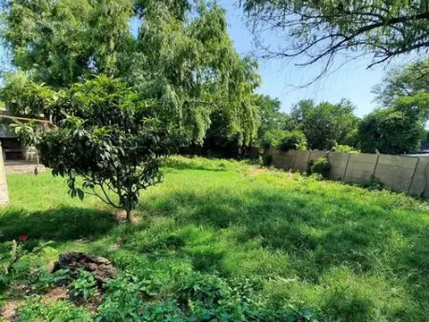 Gran terreno de 1500 m2 en San Lorenzo con casas y galpón edificado!