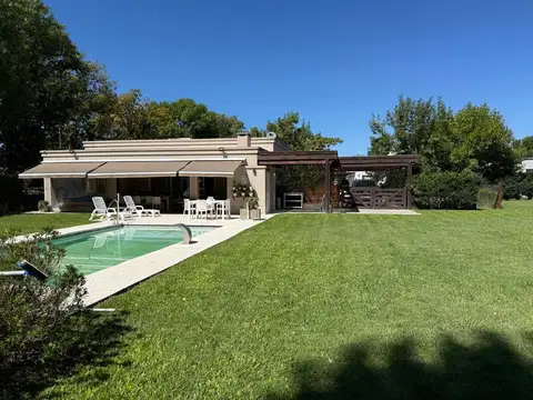 Casa en venta 4 ambientes en Pilar del Esste
