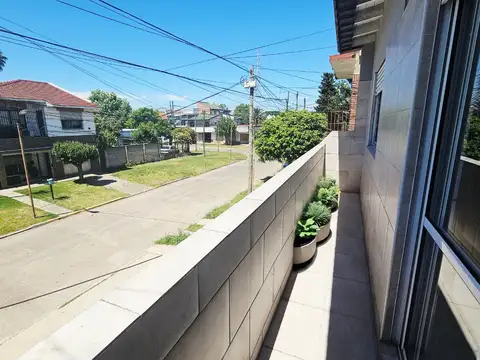 Presidente Juan Domingo Perón 2500, Piso 1