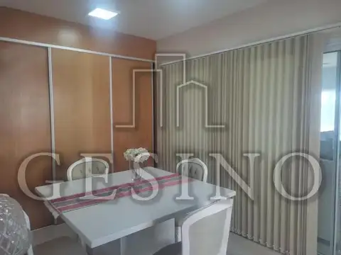 Casa en Alquiler con 2 cocheras