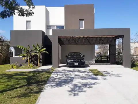 Casa con pileta CON O SIN MUEBLES en CANTON NORTE