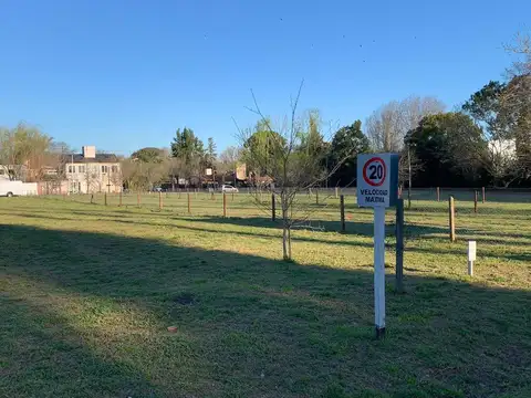 Terreno en venta en Barrio Parque Peró