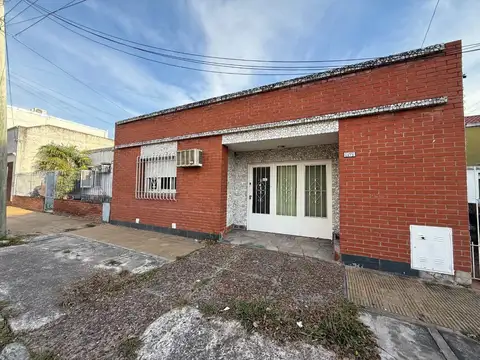 VENTA CASA 4AMB A REFACC PALOMAR JARDÍN Y PARRILLA